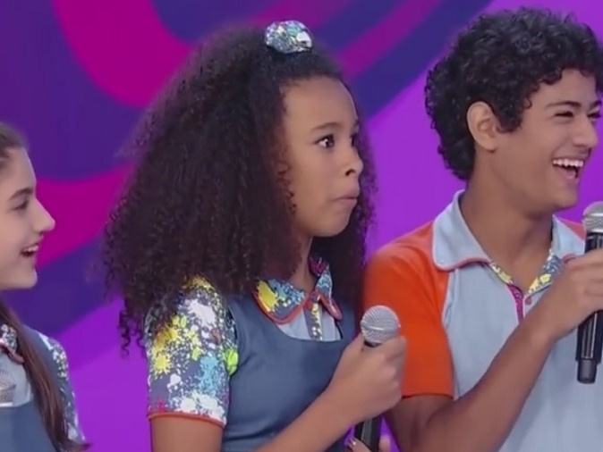 Julia Olliver De Cabelo Liso