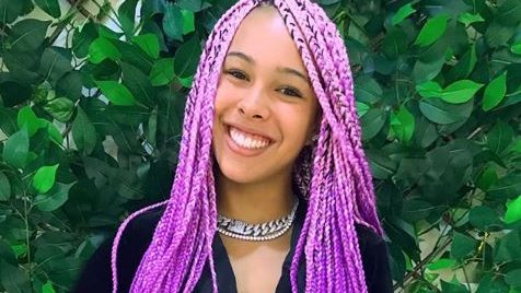 5 penteados de Júlia Olliver para inspirar seus cachos