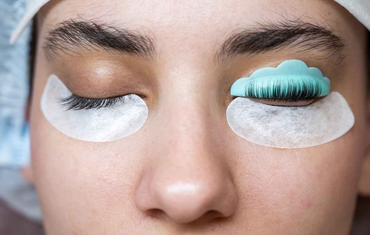 lash lifting vs extensão de cílios