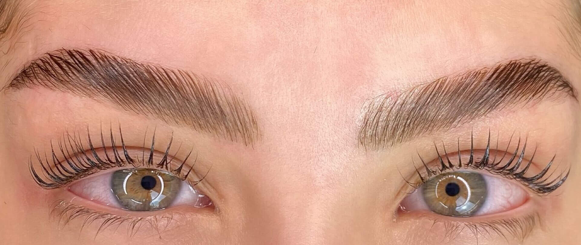 lash lifting vs extensão de cílios