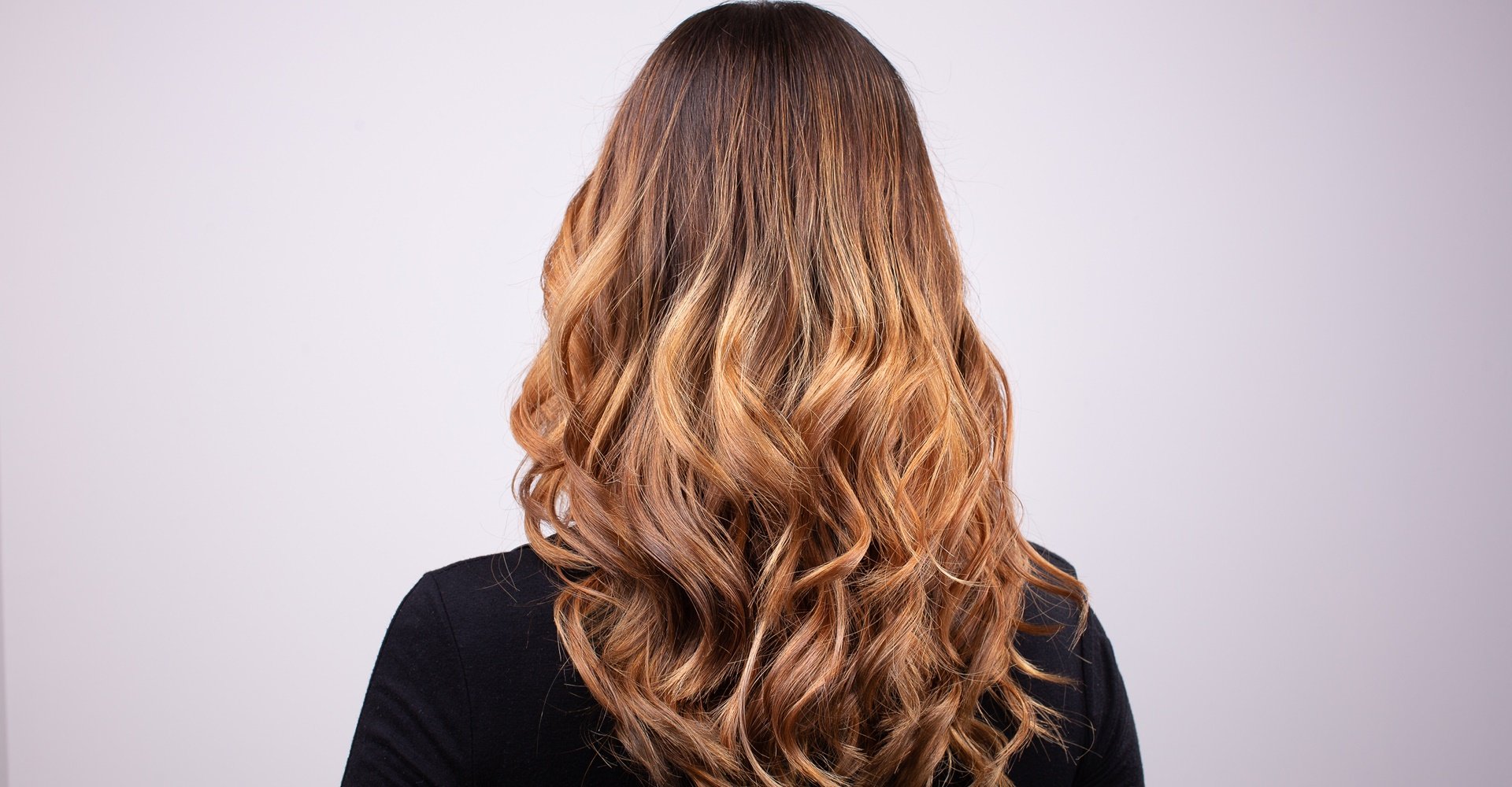 Balayage ou Touca: Descubra a Melhor Técnica para o seu Loiro Mel