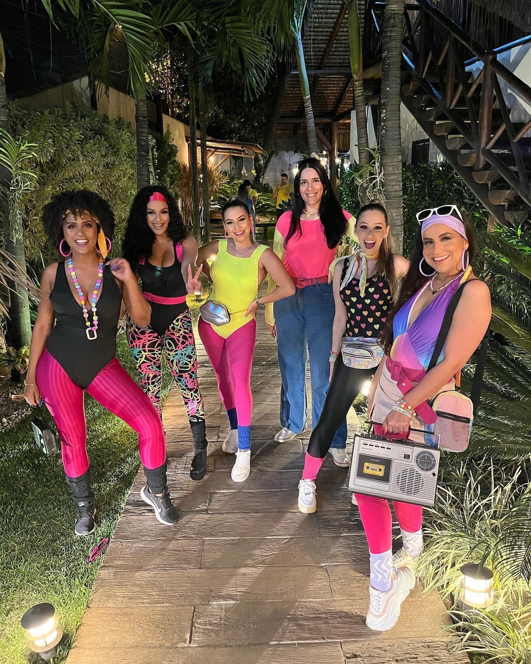 como evitar erros ao montar look anos 80 feminino caricato