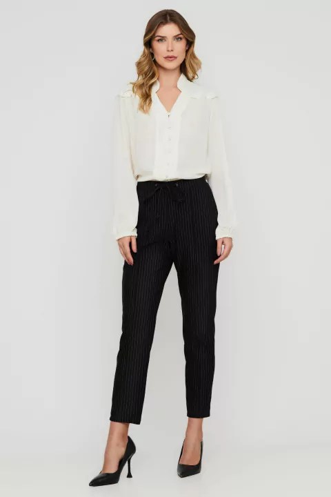 camisa branca vs. camisa off-white: qual escolher?