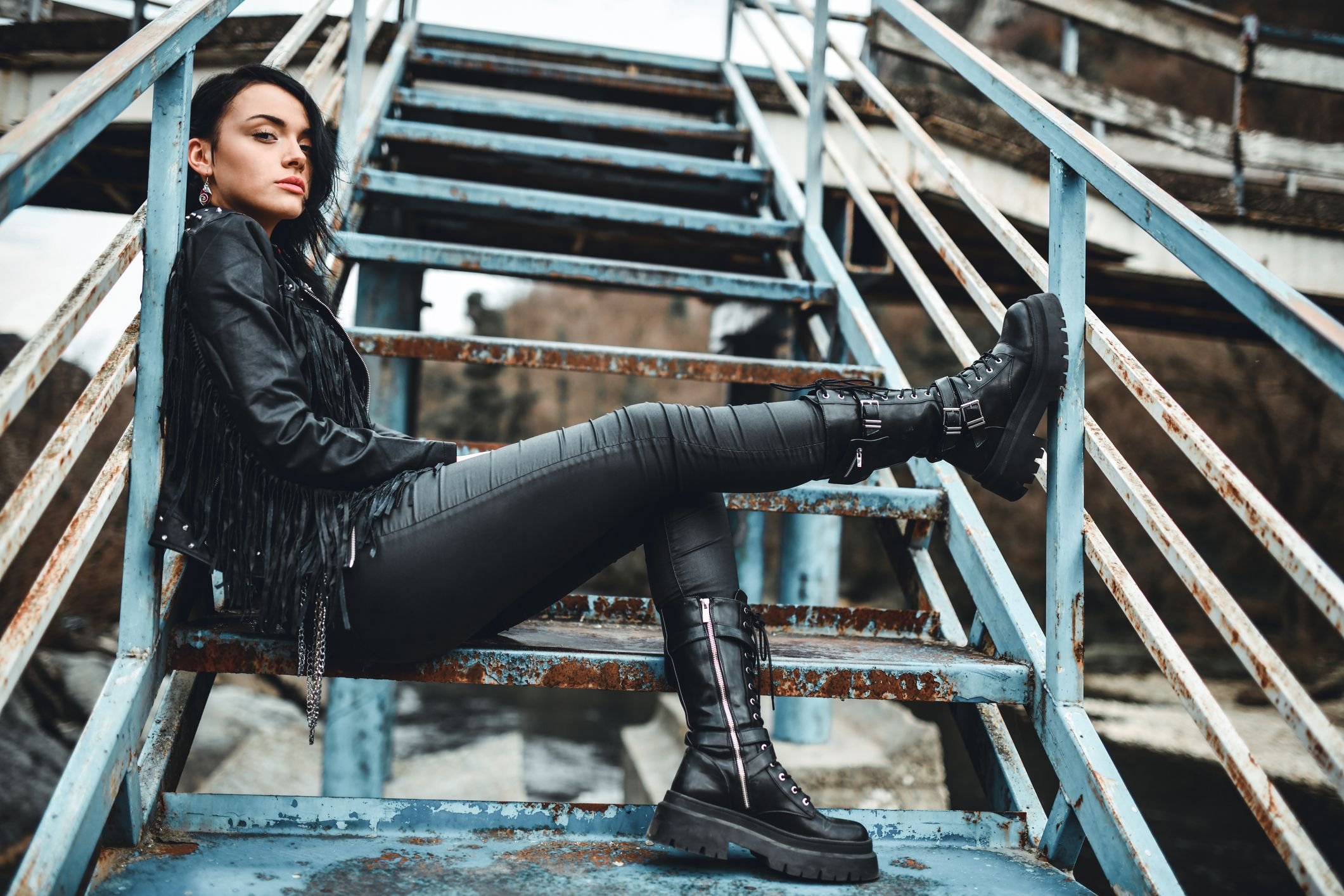 Coturno Colorido: Como Sair do Básico com Estilo