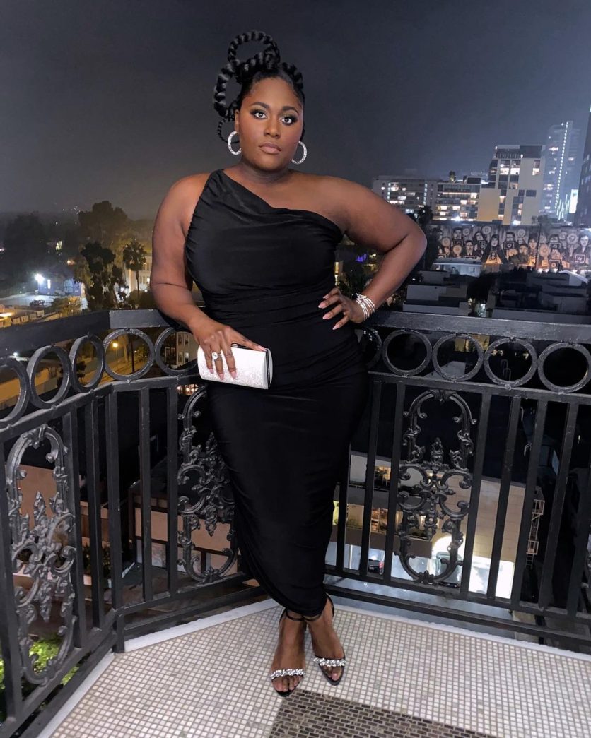 ideias de looks para show a noite estilos variados