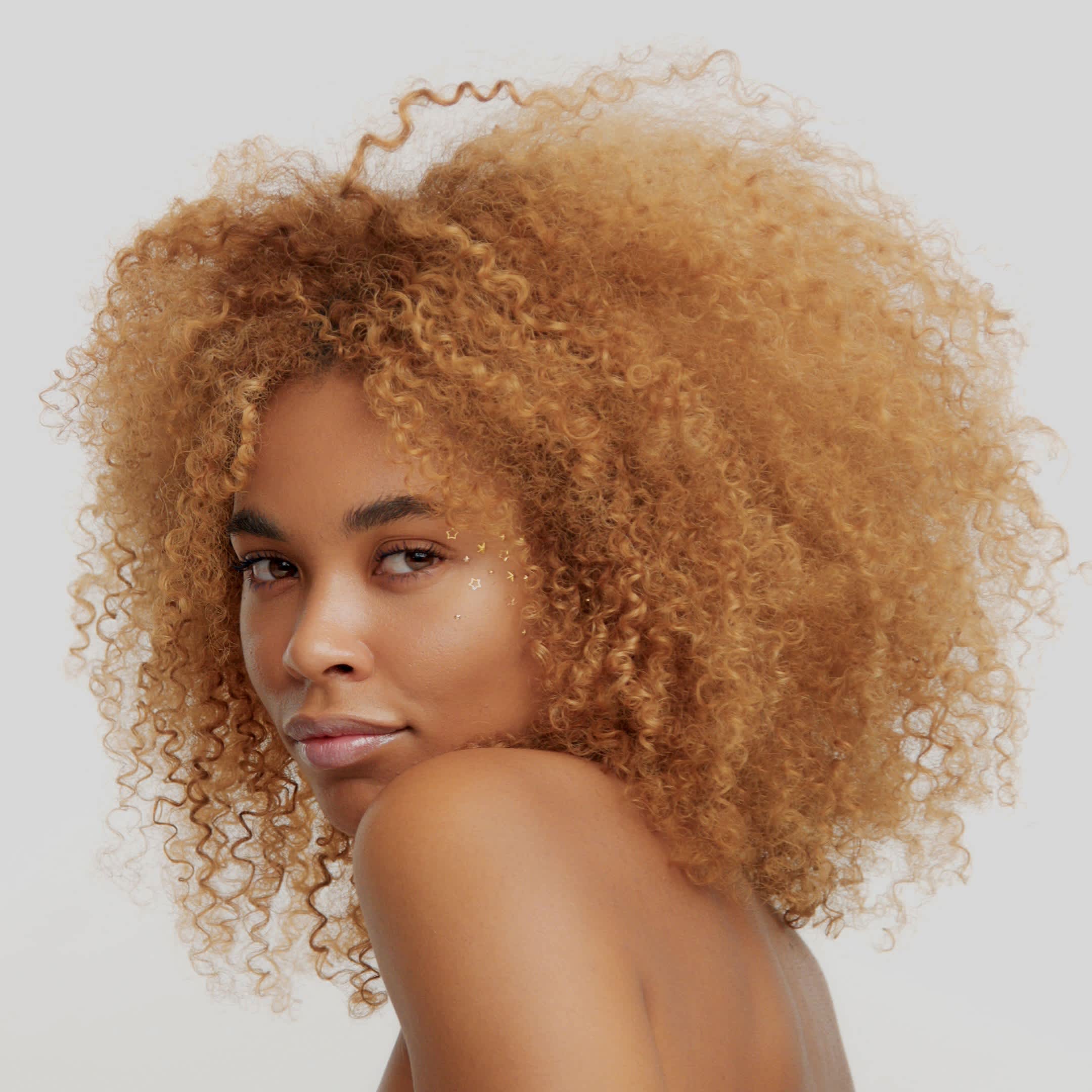 luzes em cabelo crespo 4c