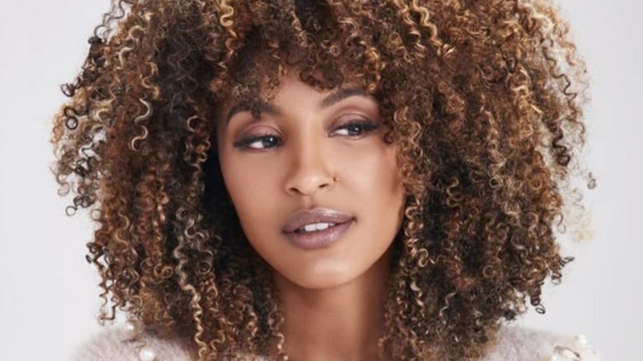 erros ao fazer luzes em cabelo crespo 4c