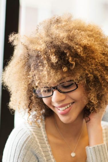 erros ao fazer luzes em cabelo crespo 4c