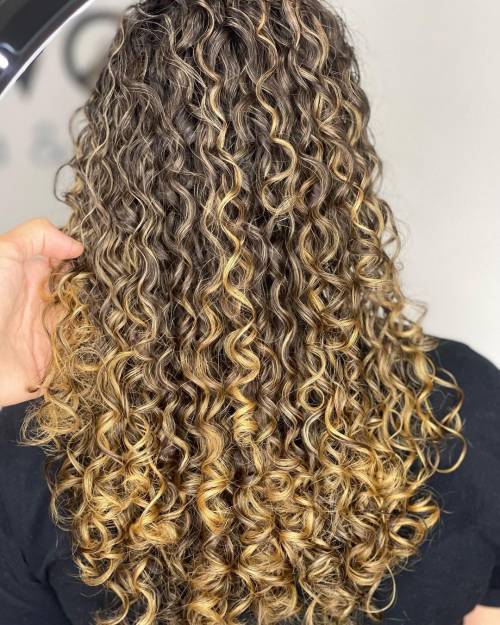 luzes mel vs caramelo para cabelo cacheado