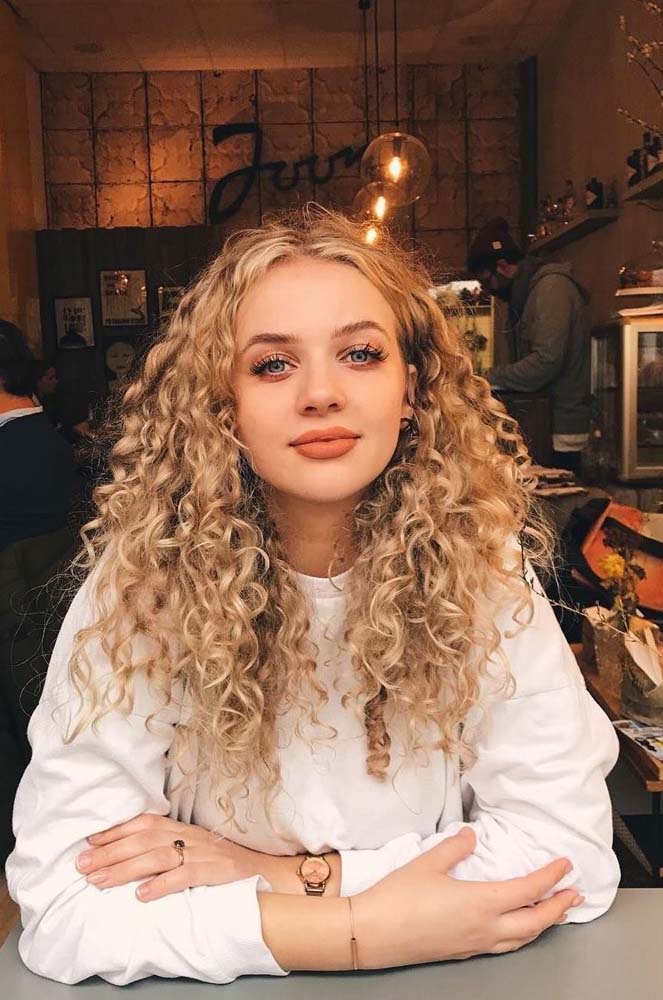 inspiração luzes loiras cabelo cacheado