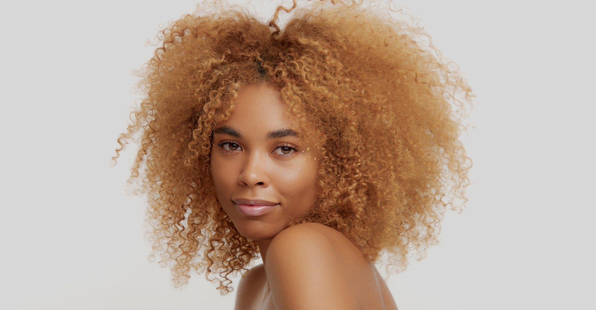 luzes mel vs caramelo para cabelo cacheado