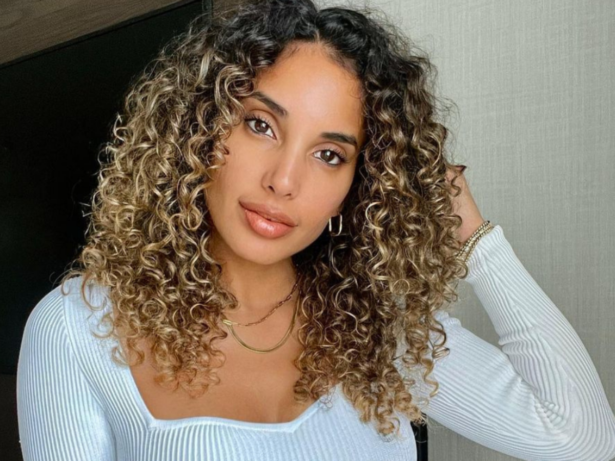 inspiração luzes loiro dourado cabelo cacheado