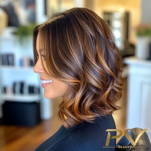 luzes no cabelo curto pele morena