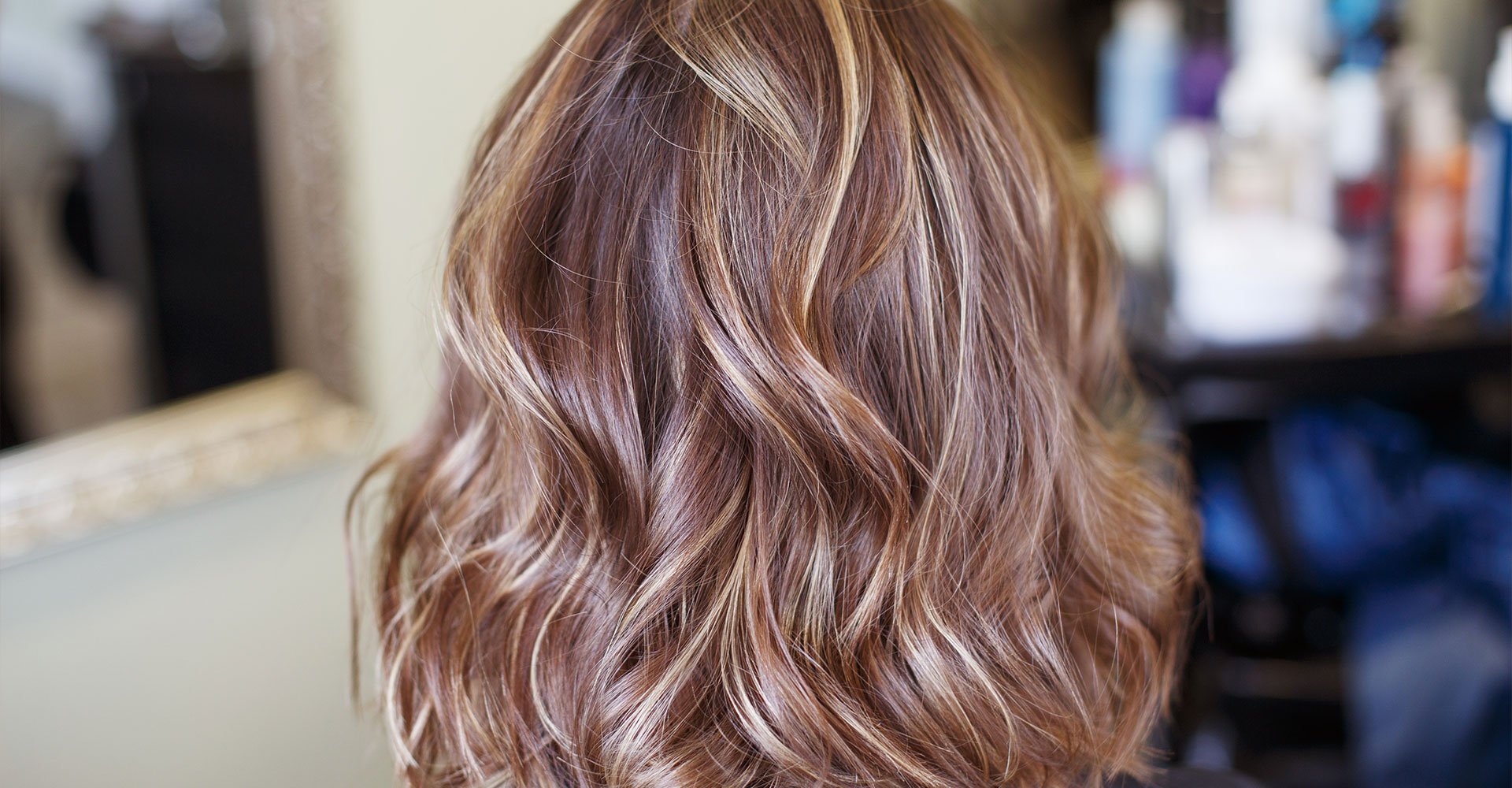 luzes mel vs caramelo para pele morena cabelo curto