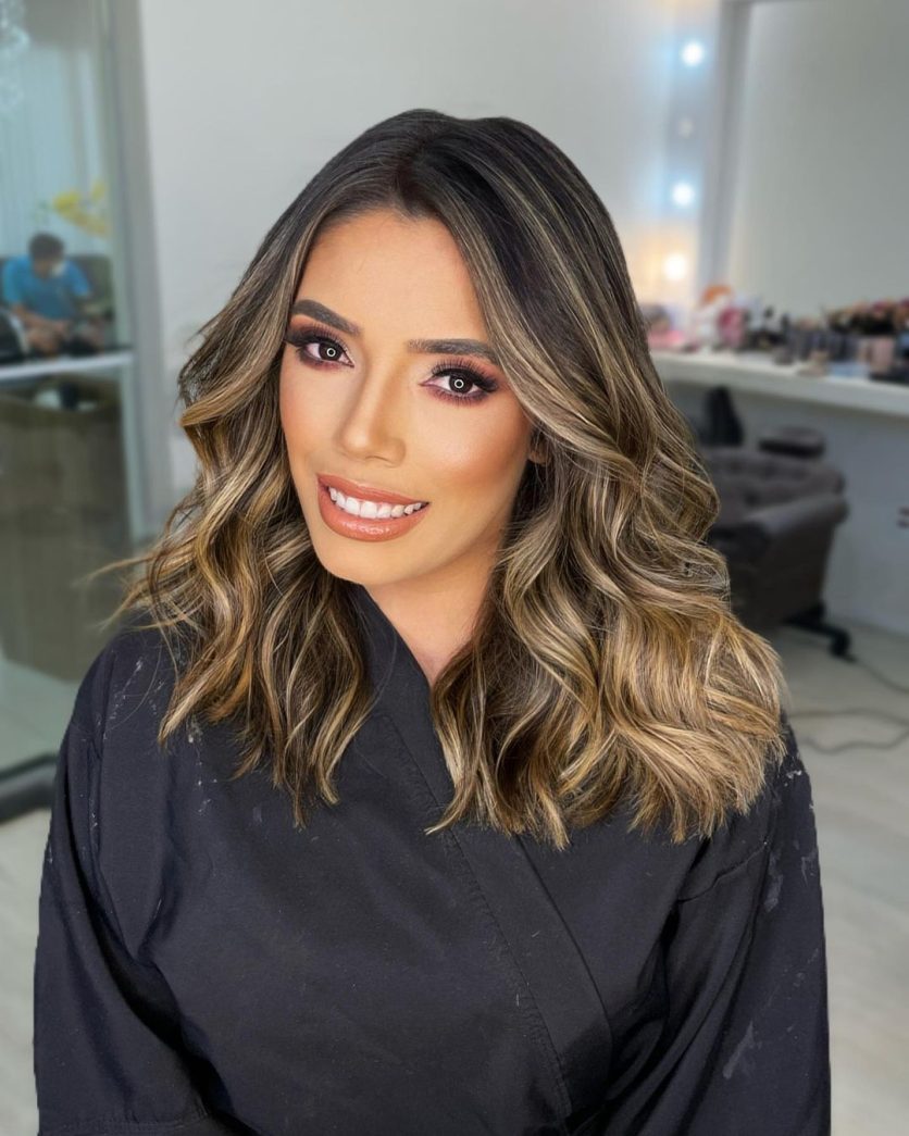 luzes mel vs caramelo para pele morena cabelo curto