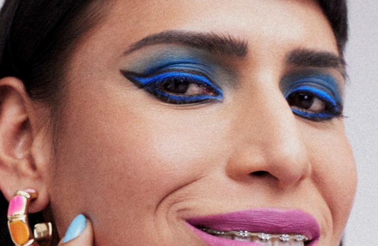 Como escolher a cor ideal para seu delineado colorido