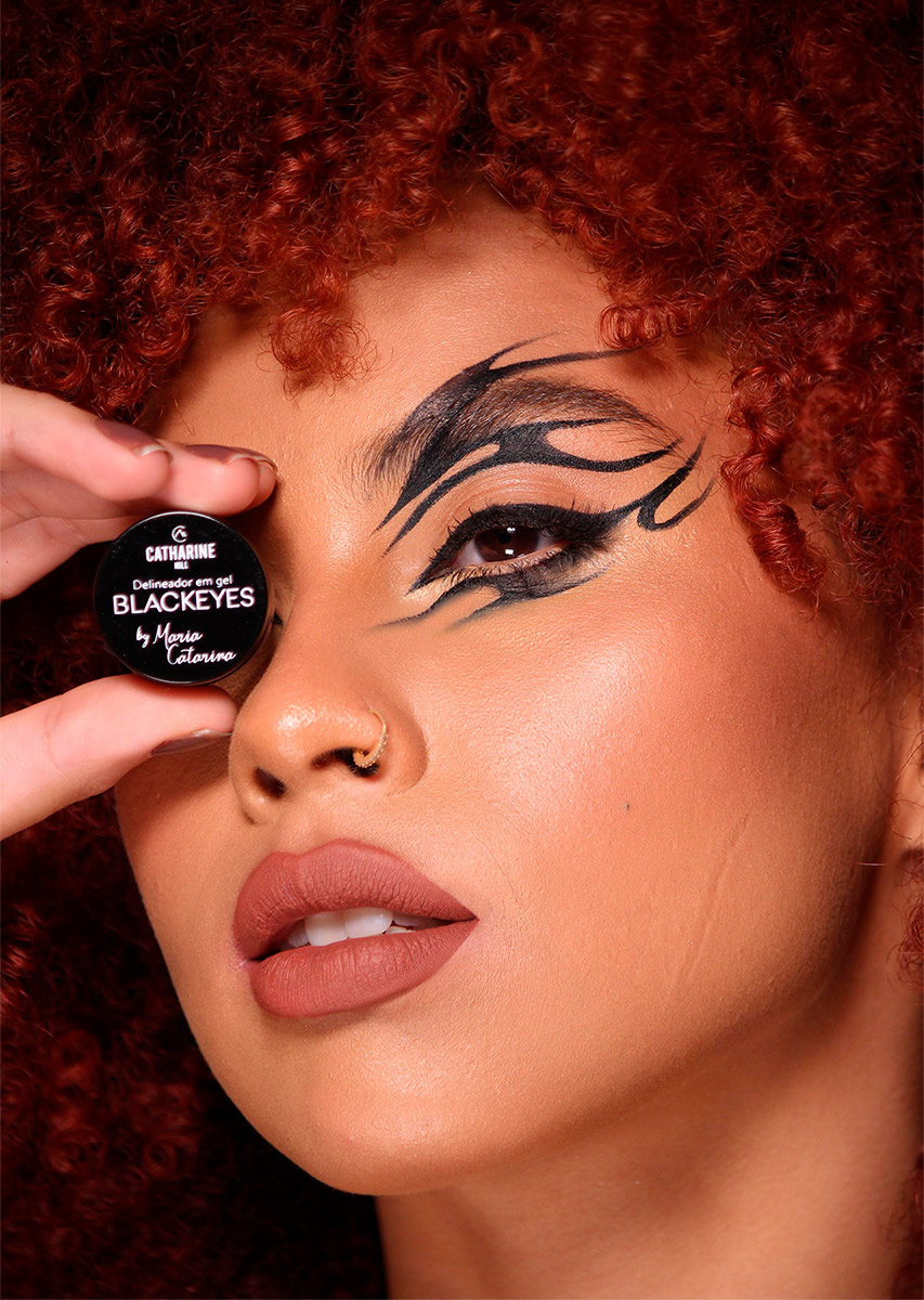 Como escolher a cor ideal para seu delineado colorido