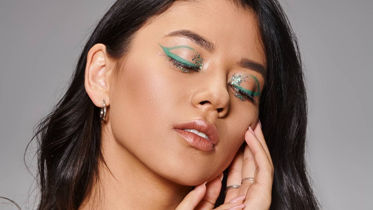 Rotina de maquiagem: a ordem certa para aplicar o delineador