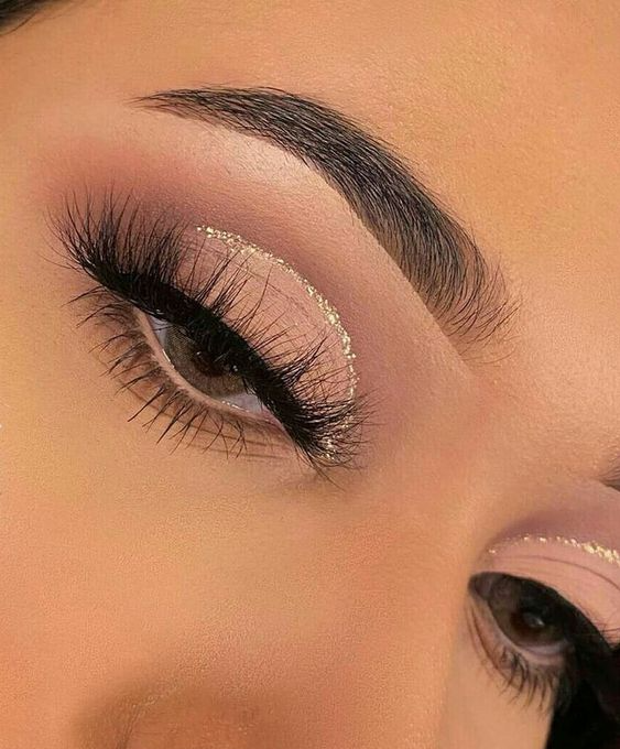 Rotina de maquiagem: a ordem certa para aplicar o delineador