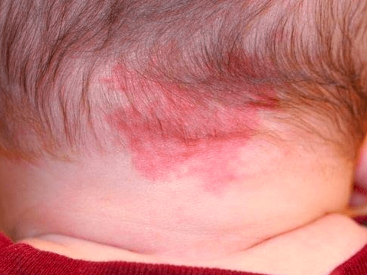 Os Melhores Produtos e Métodos Caseiros para Tirar Manchas de Vinho