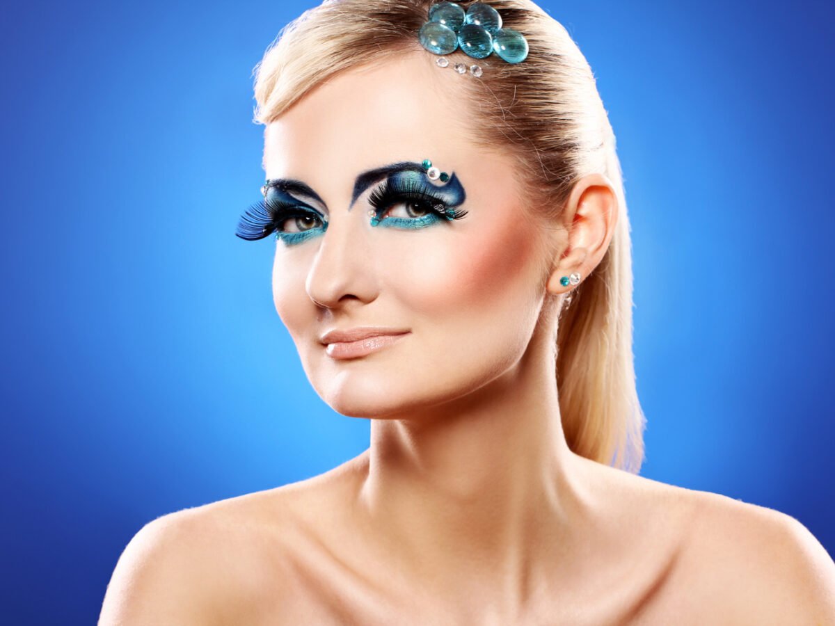 inspiração maquiagem azul para festas noturnas
