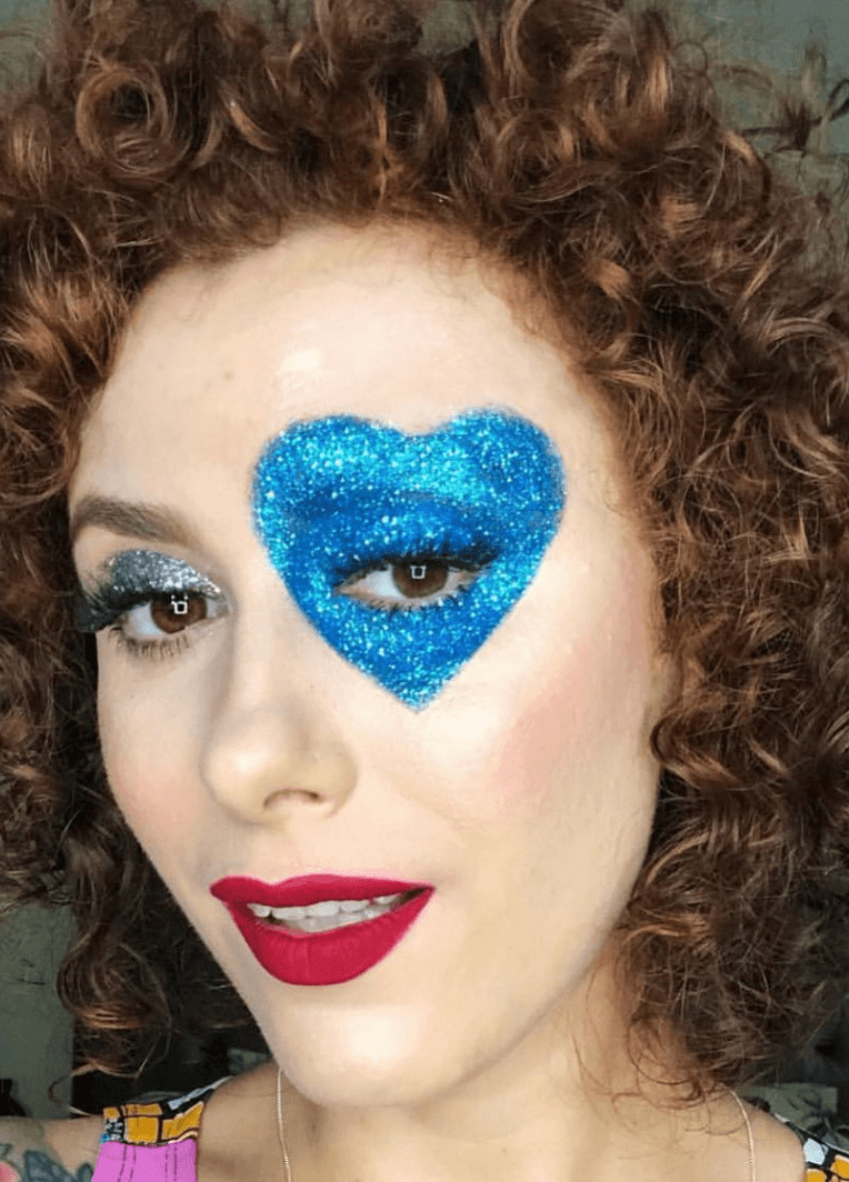 Tutorial de Delineado Gráfico Azul para o Carnaval: Passo a Passo