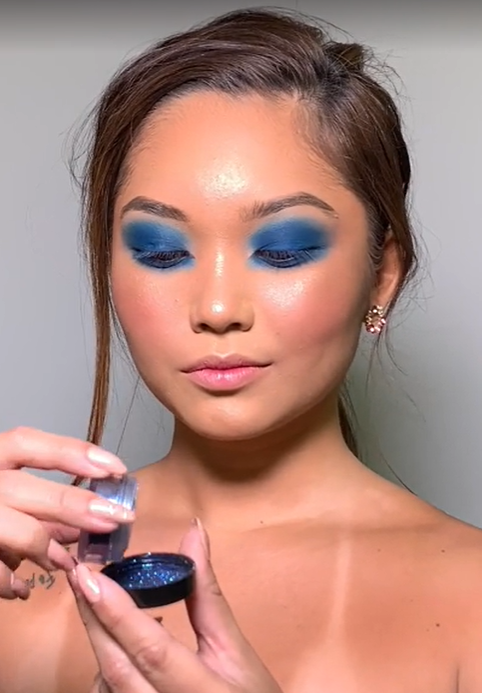maquiagem azul para olhos castanhos