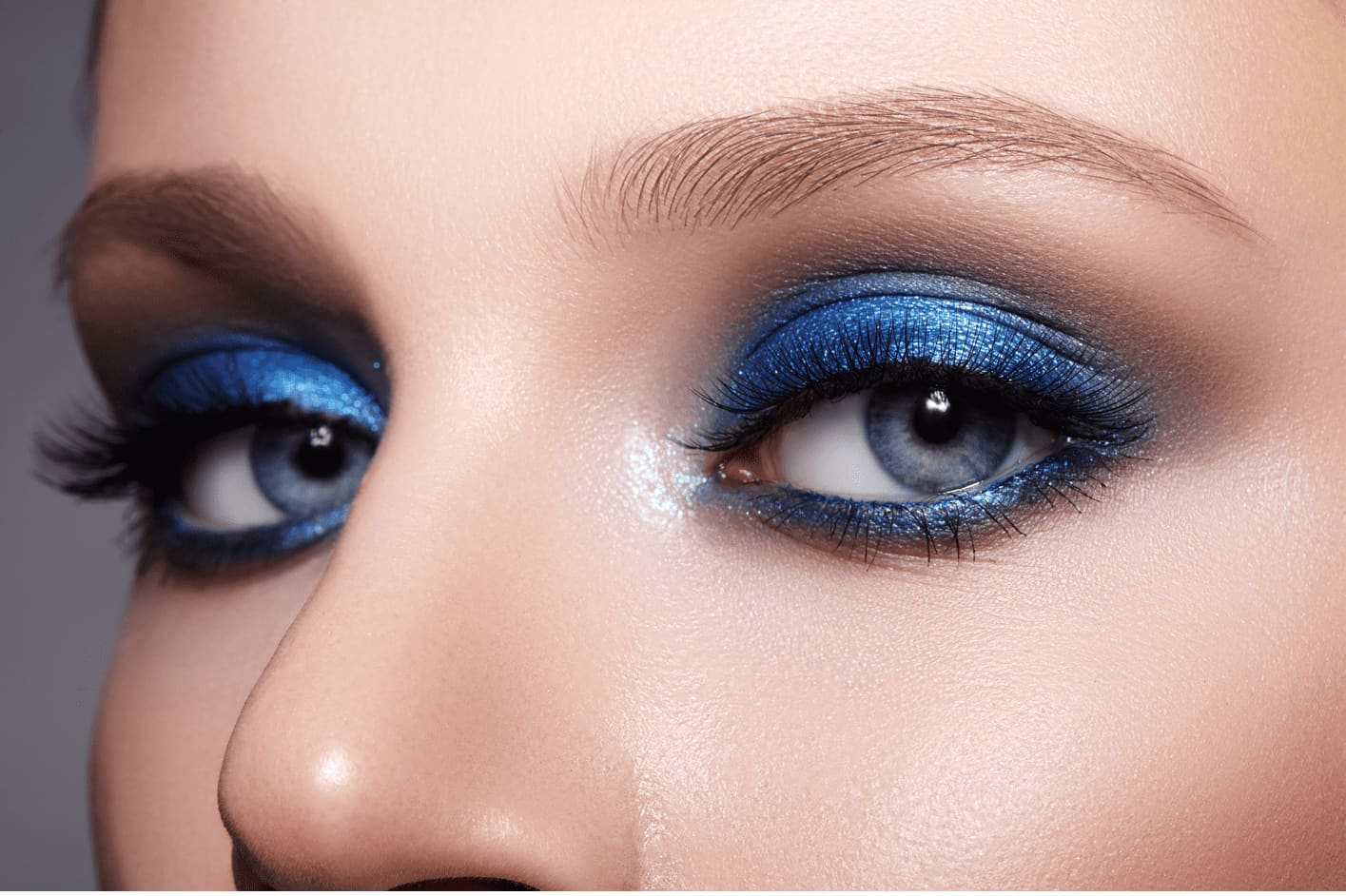 maquiagem azul com glitter