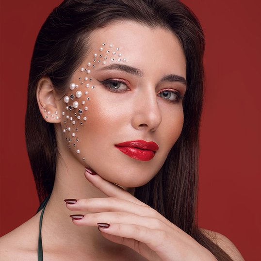 Maquiagem para festa com batom vermelho