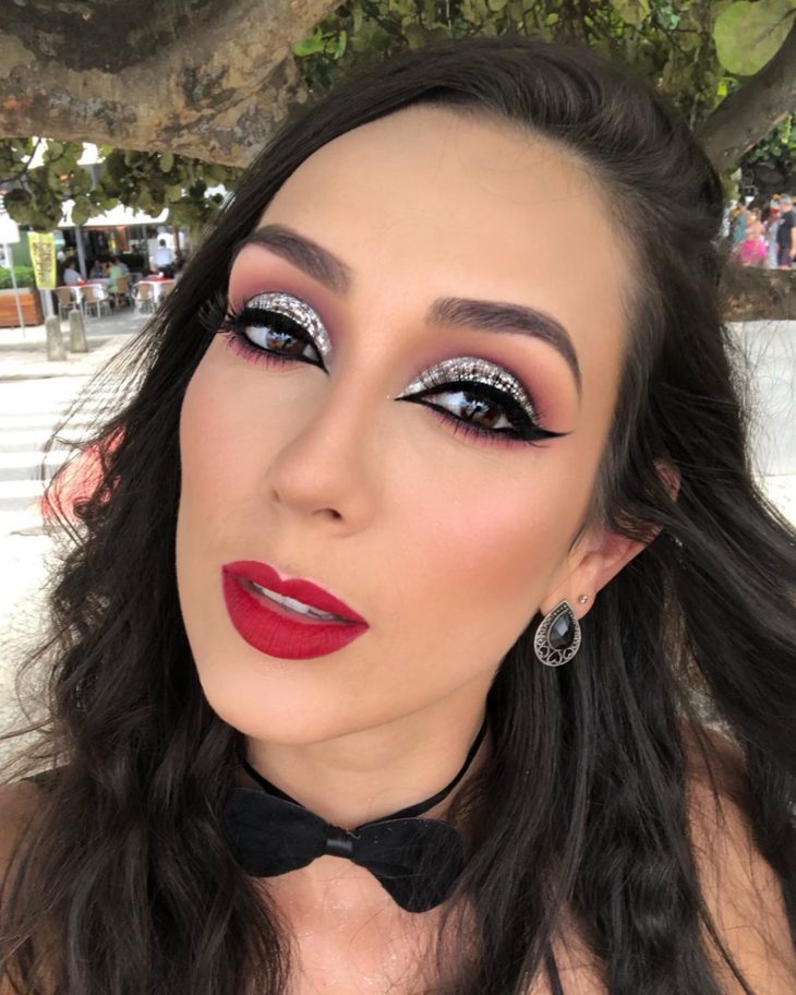 Maquiagem Hollywood Glam com batom vermelho