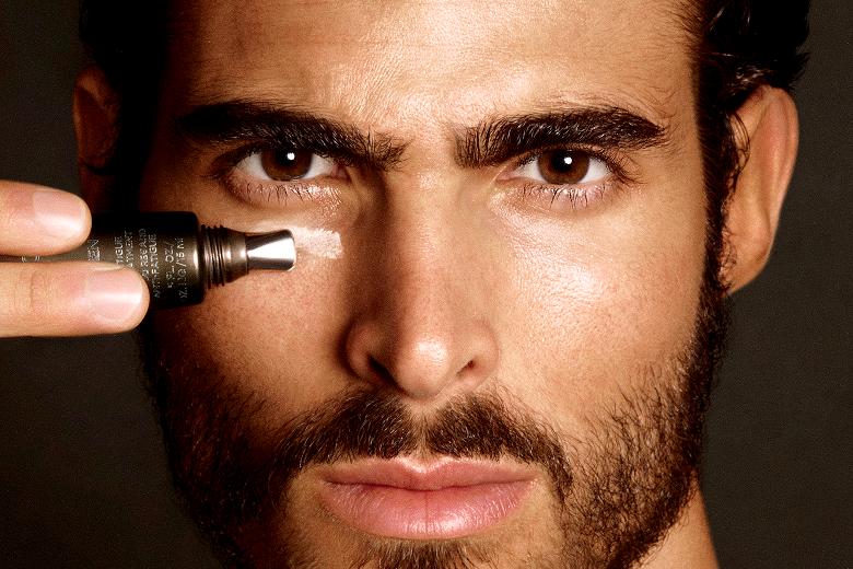 Cuidados com a pele masculina antes da maquiagem