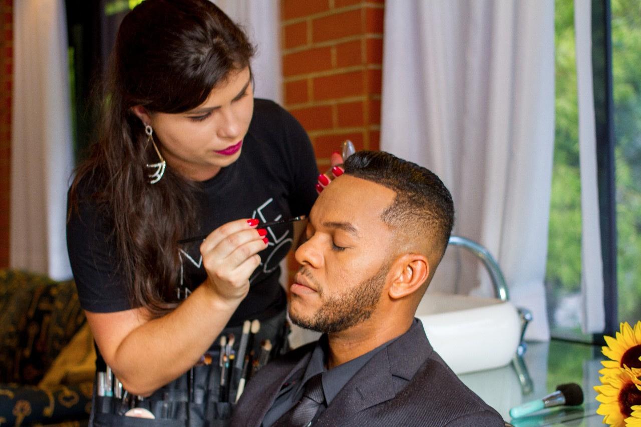 Maquiagem masculina discreta