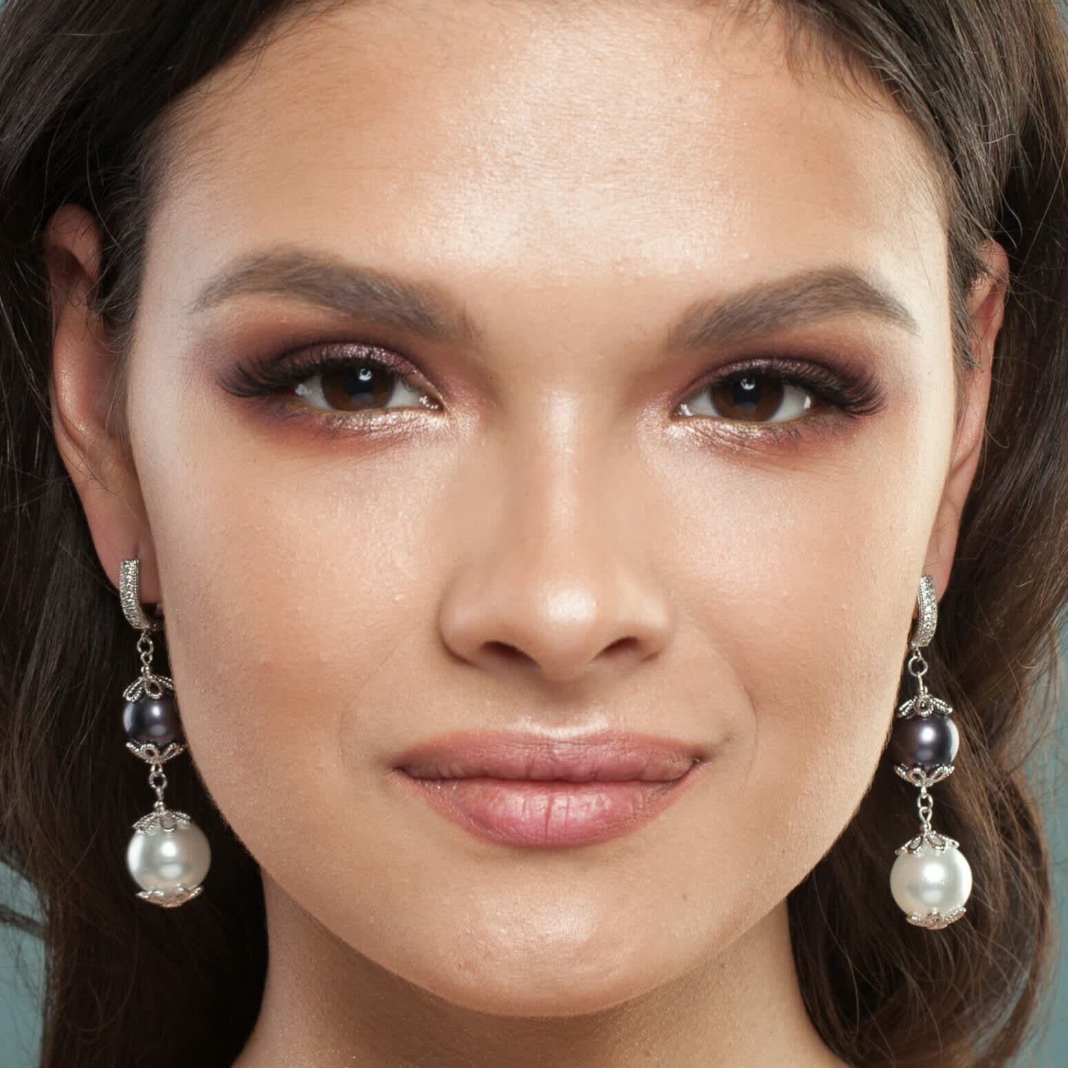 Guia completo: Maquiagem para TCC presencial vs. online