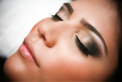 Menta); 3. Do Dia à Noite: Dicas de Maquiagem para Madrinhas de Verde; 4. Como Combinar Maquiagem e Acessórios com seu Vestido Verde de Madrinha; 5. Tendências de Maquiagem para Madrinhas com Vestido Verde em 2024/2025