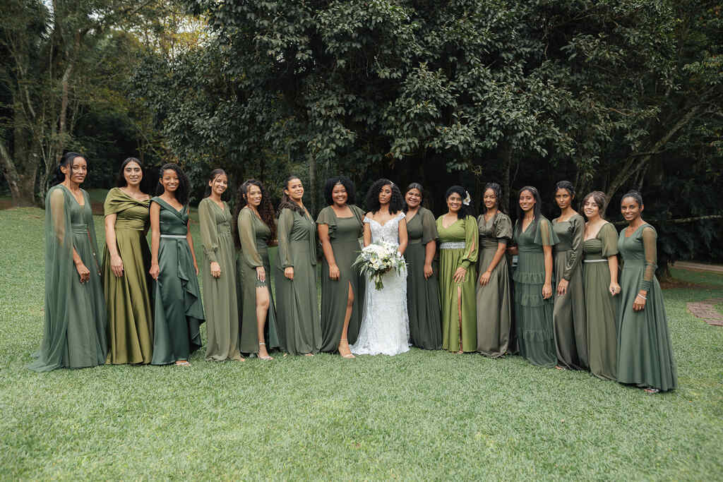 Menta); 3. Do Dia à Noite: Dicas de Maquiagem para Madrinhas de Verde; 4. Como Combinar Maquiagem e Acessórios com seu Vestido Verde de Madrinha; 5. Tendências de Maquiagem para Madrinhas com Vestido Verde em 2024/2025