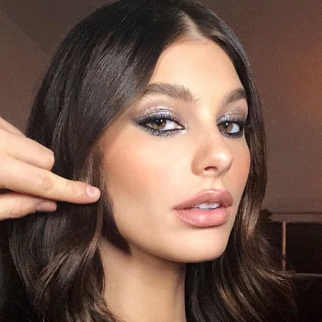 1. Guia Completo: Maquiagem Perfeita para Madrinhas com Vestido Verde; 2. Maquiagem para Vestido Verde: Escolha o Tom Certo para Cada Estilo (Esmeralda