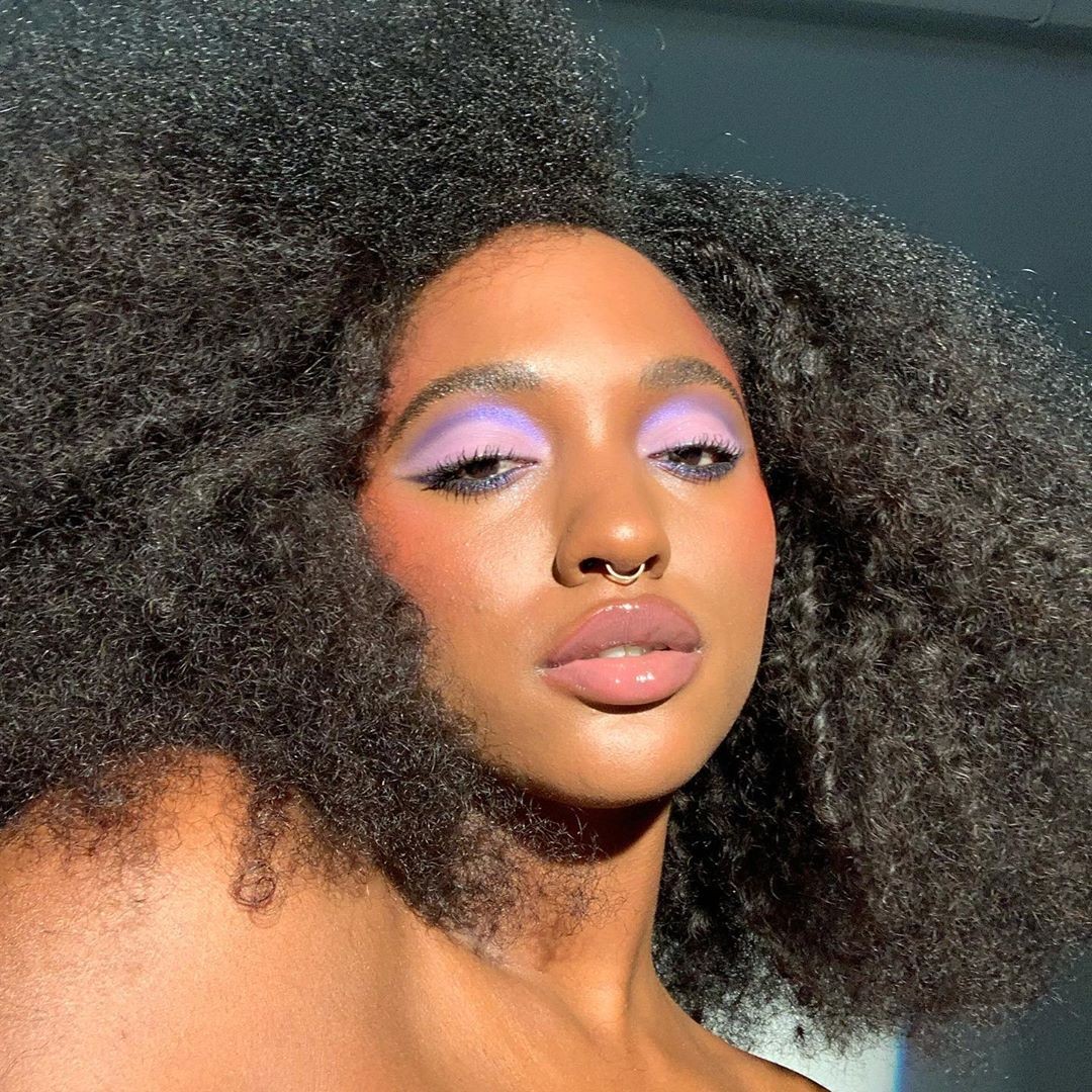 5 ideias de títulos:
1. Maquiagem para Olhos Separados: Guia Completo para Aproximar o Olhar
2. Truques de Sombra e Delineado para Olhos Afastados
3. Como Usar Iluminador em Olhos Separados sem Afastá-los Ainda Mais
4. Sobrancelhas e Cílios: Aliados Secretos para Olhos Separados
5. Erros Comuns na Maquiagem de Olhos Separados e Como Evitá-los