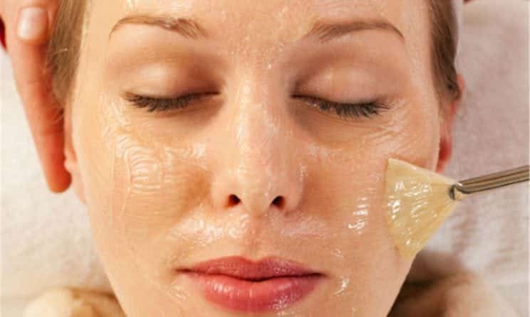 Máscara de Clara de Ovo e Limão: Clareamento Natural com Cuidado