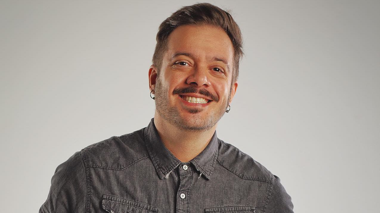 A vida de artista plástico de Max Porto em Maricá