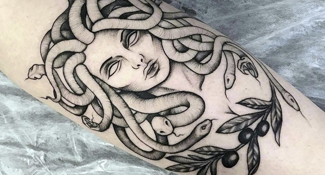 ideias tatuagem medusa feminina