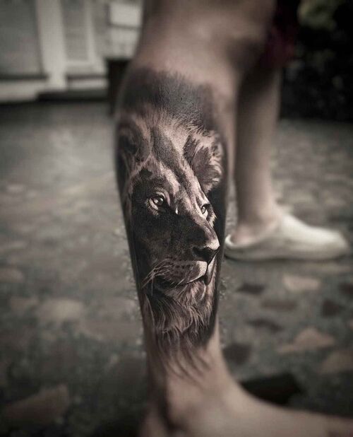 tatuagem de leao realista vs geometrica qual escolher