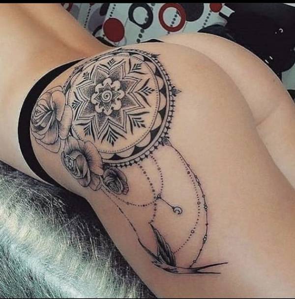 tatuagem bumbum feminina doi muito