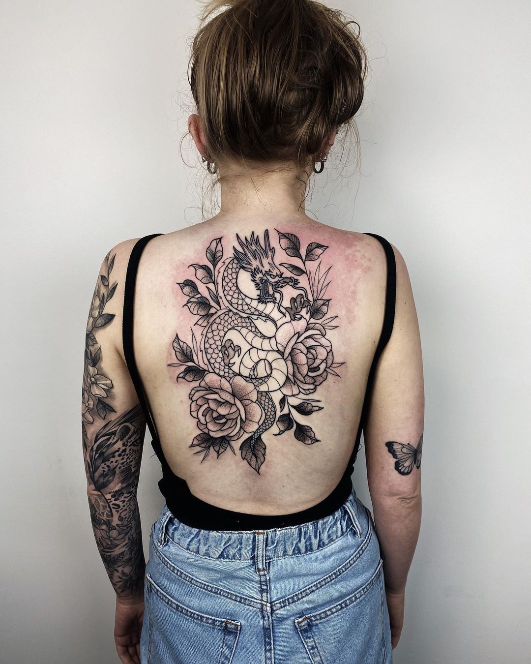 ideias tatuagem costas feminina delicada pequena