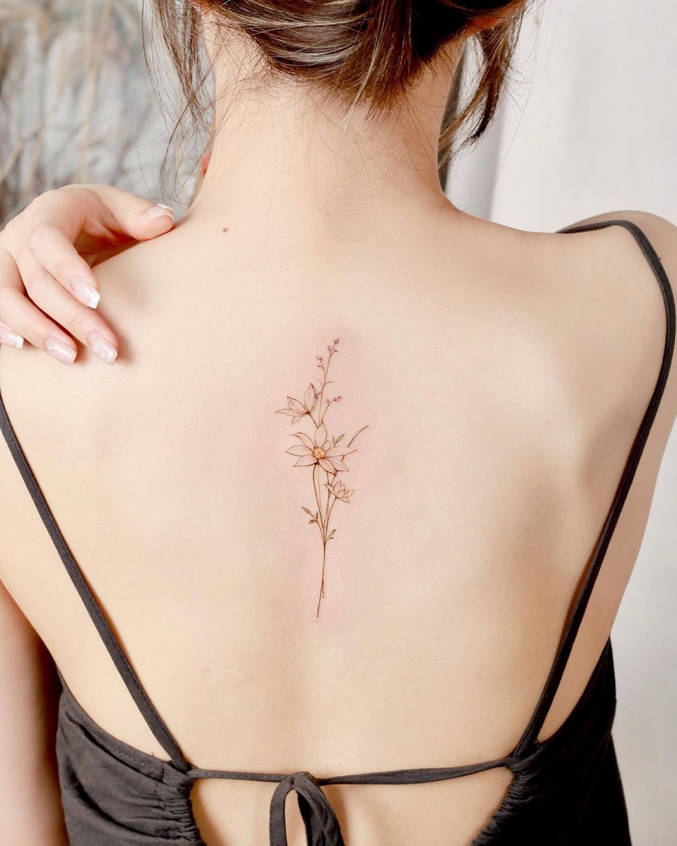 tatuagem costas feminina dor e cuidados