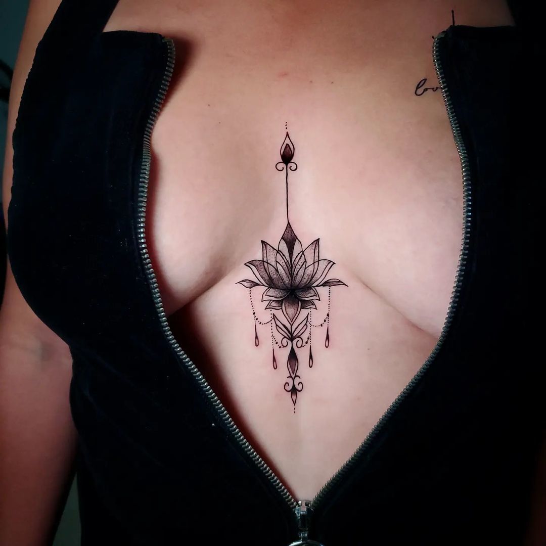 significado tatuagem unalome entre seios