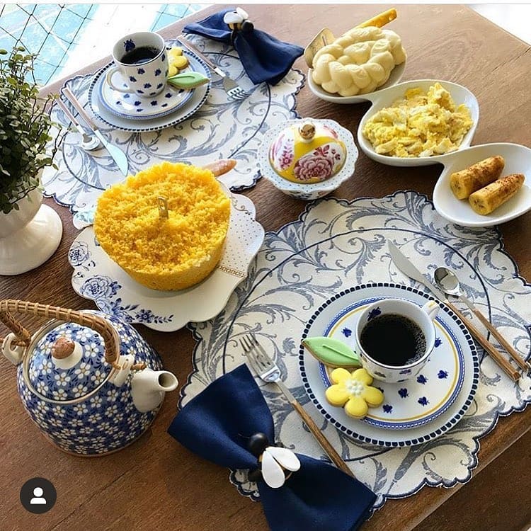 mesa posta café da manhã minimalista