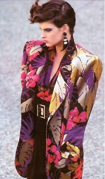 ideias de looks anos 80 femininos para festa