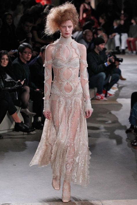 custo médio de um traje vitoriano autêntico
