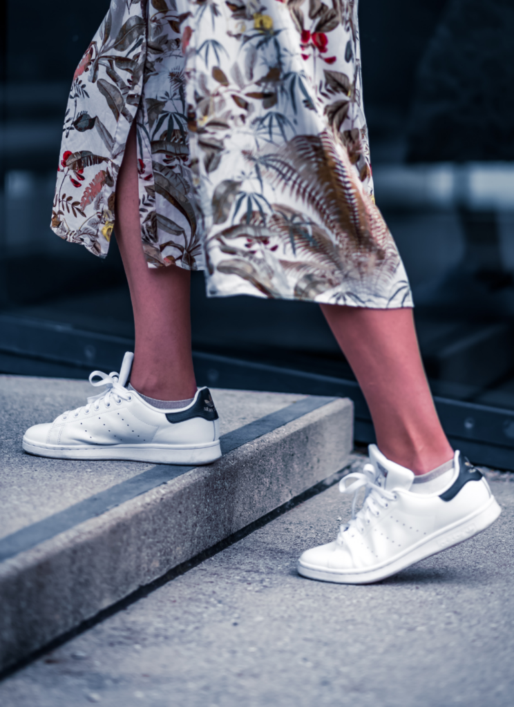 Tênis Plataforma e Chunky: O Guia Definitivo para um Visual Arrojado com Vestido