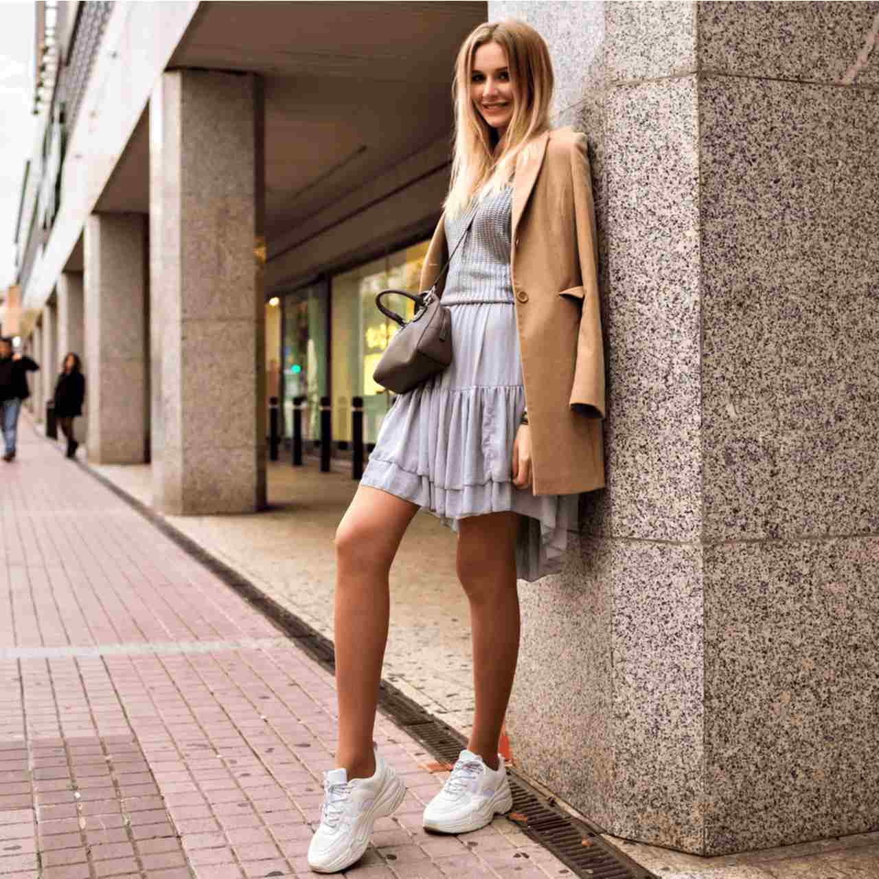 Tênis Branco: O Coringa Essencial para Seus Vestidos em 2026